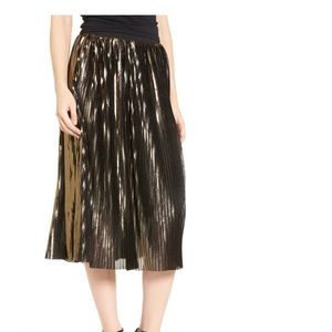 Pleated midi skirt